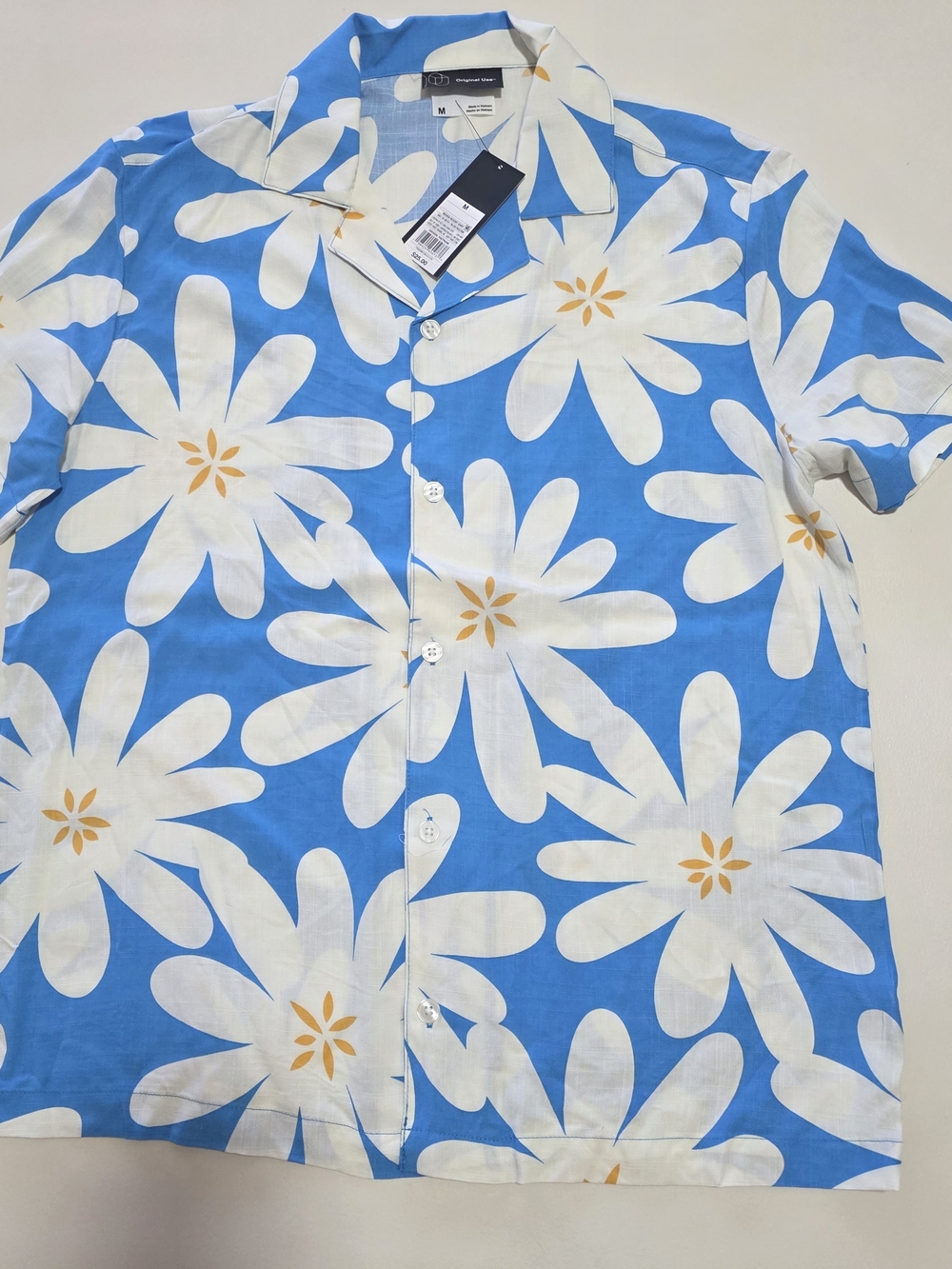 Original Use Blue Floral Button-Up Short-Sleeve Men's Shirt, Size M.